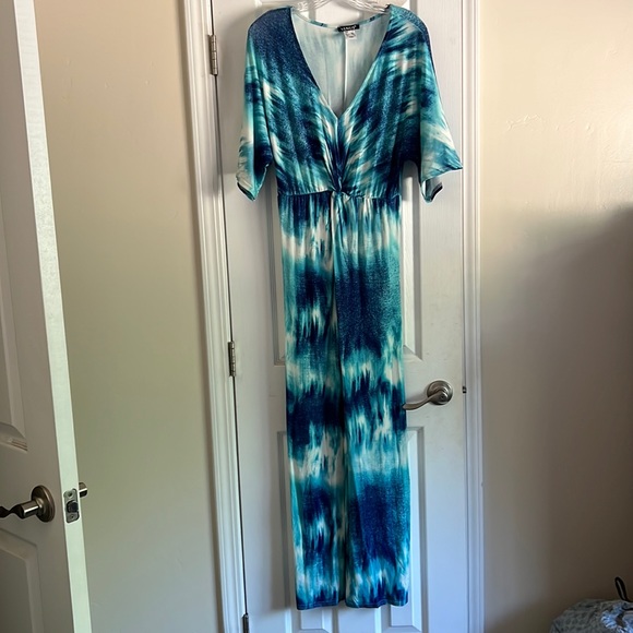 VENUS Dresses & Skirts - Venus Twist Front Maxi Dress size Small NWT